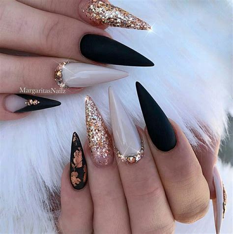 Uñas acrílicas echas completamente con acrílico negro sin encapsular diseño extremadamente elegante. Uñas Acrilicas Negras Picudas / Pin de Mariana Escalante Torres en uñas | Uñas acrilicas ...