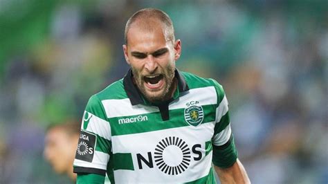 Dutch footballer currently plays for sporting clube de portugal. Koeman quer Bas Dost