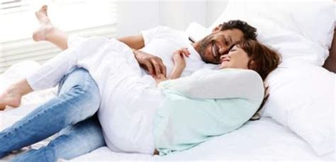 صور حب في غرفة النوم احساس ناعم بين الزوجين اجمل عبارات