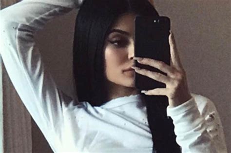 Kylie Jenner Body Sparks Instagram Backlash Over Photoshop Fail Daily