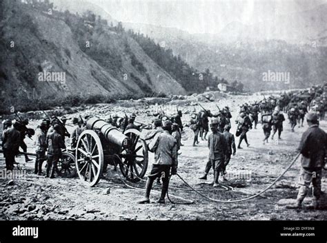 Ein Foto Aus Dem Ersten Weltkrieg Die Soldaten Die Die Landschaft Mit