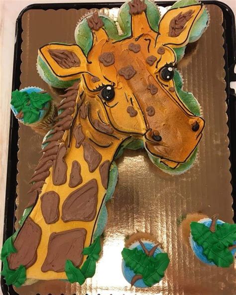Giraffe Cupcake Cake 24 Cupcakes Decorated With Buttercream Giraffe