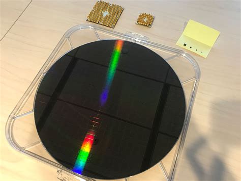 Intel Is Now Capable Of Producing Full Silicon Wafers Of Quantum