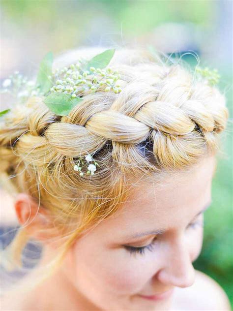 Hairstyles Perfect For A Beach Wedding