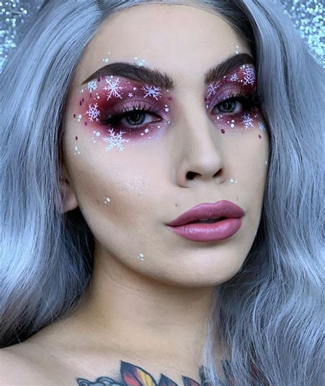 30 Beautiful Christmas Makeup Ideas You Must Try Page 7 Of 10