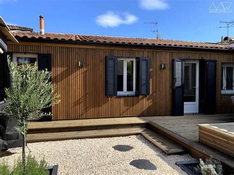 Bardage bois vertical en Gironde Constructeur de maisons écologiques