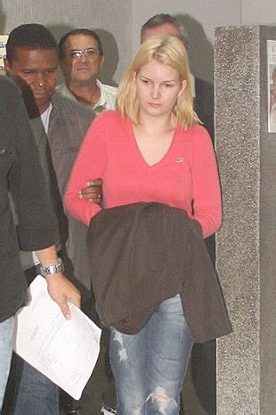 Hoje, segundo dia, ela pediu para sair da sala após o promotor josé cosenzao mostrar as fotos da cabeça decapitada do marido. .: BRASIL - CASO YOKI - ELIZE MATSUNAGA É TRANSFERIDA PARA ...