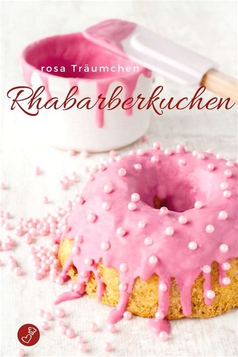 Fur einen prinzessinen traum kannst du zum beispiel des zuckerguss des kuchens rosa einfarben mit silbernen zuckerperlen verzieren oder schleifen und kronchen aus marzipan oder fondant formen. Rhabarberkuchen Rezept - rosa Kuchen ohne Baiserhaube ...