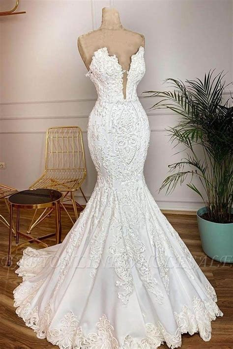 Sweetheart Plugging V Neck Mermaid White Bridal Gowns In Real Model