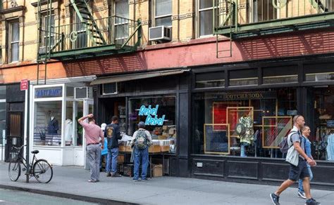 Specijalizirana internetska trgovina usmjerena na puzzle. Vinyl Mania Can't Save the Greenwich Village Record Stores ...