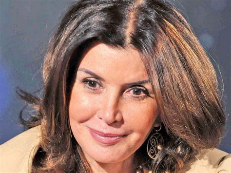 يذكر أن عمرو يوسف عُرض له مؤخرا عبر منصة شاهد فيلم أعز الولد الذي ظهر فيه كضيف شرف، وهو من تأليف شريف نجيب وجورج عزمي، إخراج سارة نوح، بطولة دلال عبد العزيز، ميرفت أمين، شيرين، أنعام سالوسة وسامي مغاوري إلى جانب عدد. جريدة الجريدة الكويتية | ميرفت أمين مع الفخراني في «بالحجم ...