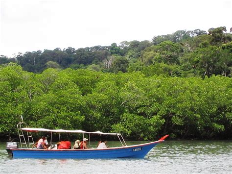 You need to standby 15 minutes earlier at the meeting places. MARI MELANCONG KE LANGKAWI: ISLAND HOPPING