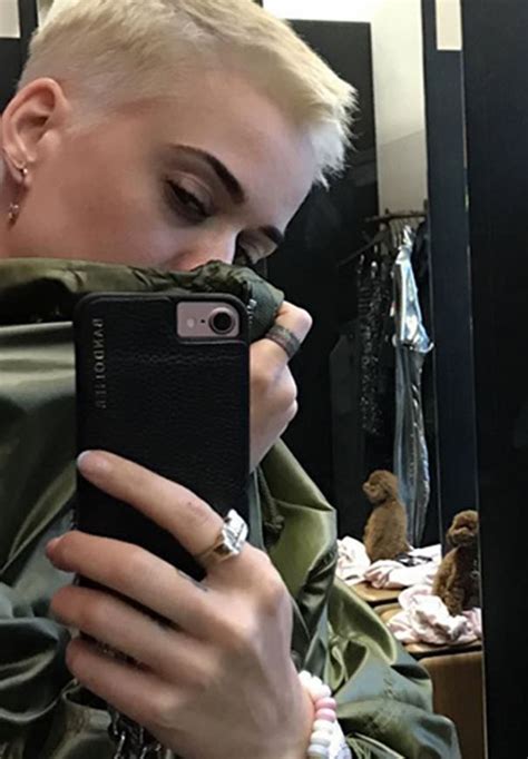 Katy Perrys Shaved Head — Buzz Cut Why She Did It Hollywood Life