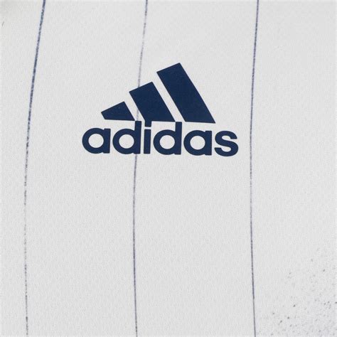 Research in the idm is led by over 34 independent principal investigators in the basic, clinical and public health sciences, and has a strong translational focus. adidas Graphic Polo Special Edition Herren - Weiß ...