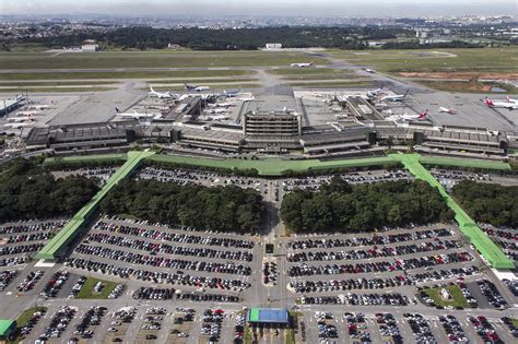 Confira status de voos, mapa dos terminais, localização de estabelecimentos comerciais, estacionamento, restaurantes, lojas e muito mais. Quadrilha rouba carga milionária de ouro dentro do ...