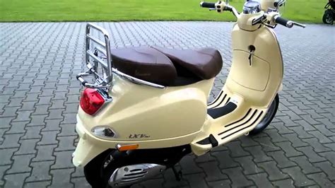 Jaudīga vespa ar pievilcīgu oranžu krāsojumu. Vespa 125 CC Primavera Italeri, 1:9, 4603 - CWarsztat ...