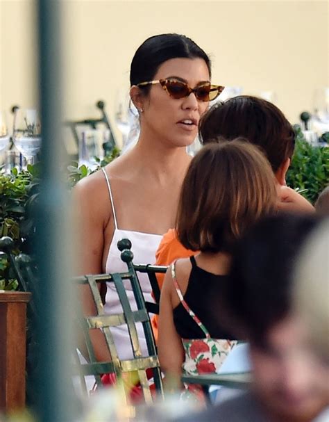 kourtney kardashian sexy 30 photos fappeninghd