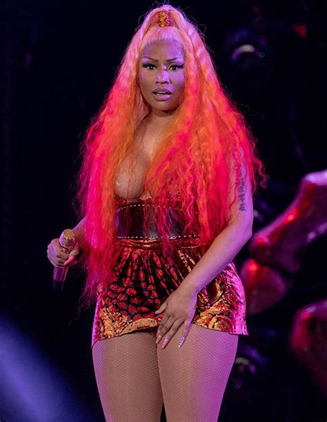 Nicki Minaj Suffers Major Cleavage Malfunction On Stage Daily Star