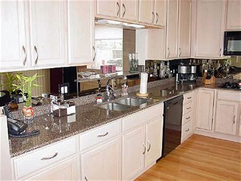 The backsplash also extends all the. Chicago Mirrored Backsplashes | Chicago Mirrored Back ...