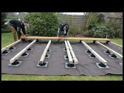 Elle permet en plus de laisser respirer le bois et à l'eau de s'écouler sous la terrasse. 4 heures pour poser une terrasse bois sur plots - Ma ...