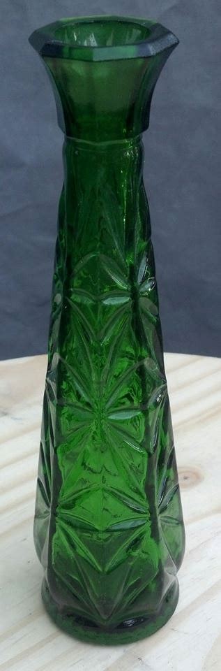 Vintage Mid Century Emerald Green Vase With Starburst Pattern Etsy Green Vase Stone Vase
