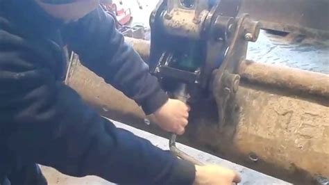 ··· excavator manual couplers excavator manual coupler oem double lock 1.5ton 3.5t mini excavator manual quick hitch couplers. quick coupler for mini excavator - YouTube