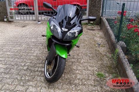 Dual 300mm discs with 6 piston calipers. Kawasaki ZX-6R Ninja 2000 Specs and Photos