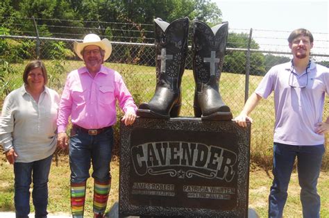 Cavenders receive Texas-sized tombstone | Pittsburg Gazette