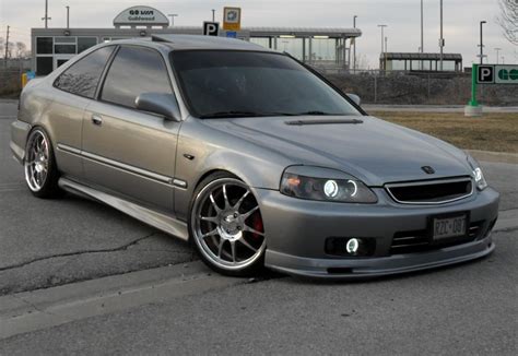There was an engine problem with the electrical system that seems to be the result of having the wrong person work on the car. NVS_WHIPS 2000 Honda CivicSi Coupe 2D Specs, Photos ...