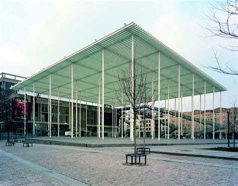 Meest bewaarde hotel in de buurt van theaterplein. Antwerpen:Het Theaterplein is een plein in de stad ...