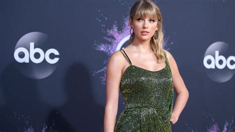 Taylor Swift Reveals Mom Has Been Diagnosed With A Brain Tumor 979 Wrmf