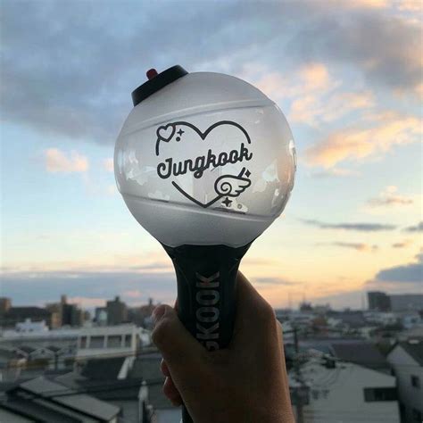 Pin oleh Mndzhra . di ･:* Lightstick K-pop *:･ | Gambar ...