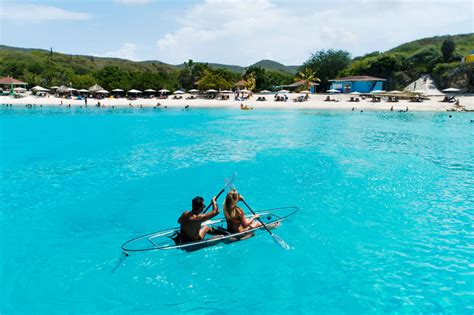 Curacao was seized by the dutch from the spanish in 1634. Fuera de la Cancha en la Copa Oro: Baleadas de Honduras vs "Funchis" de Curazao - RadioHouse
