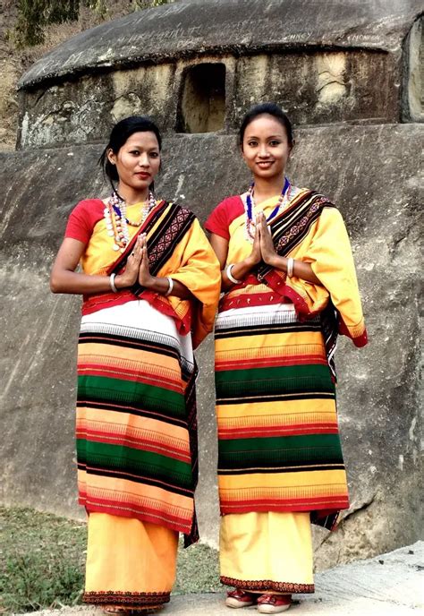 12 Traditional Dresses Of Assam That Looks Simply Phenomenal