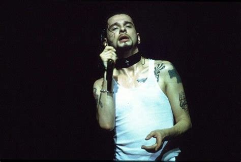 Dave in a random hotel in 93 totally sober. Pin by Roxanne Buchanan on Depeche Mode | Dave gahan ...