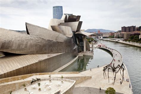 Los Tulipanes De Jeff Koons En Guggenheim Bilbao Foto Editorial