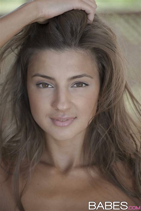 Melena Tara Face Wallpics