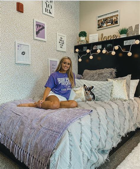 There is nothing more nostalgic than look back on your college days, whether you graduated last year or 20 years ago (or are a current student!) High Point University UC-2 Dorm Room in 2020 | High point ...
