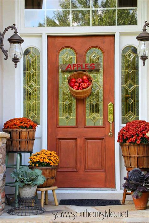 Well door are the most ignorant element of decoration. 40 Amazing ways to decorate your front door with fall style
