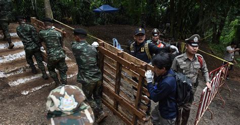 regn truer redningsaktion i thailandsk grotte med drenge