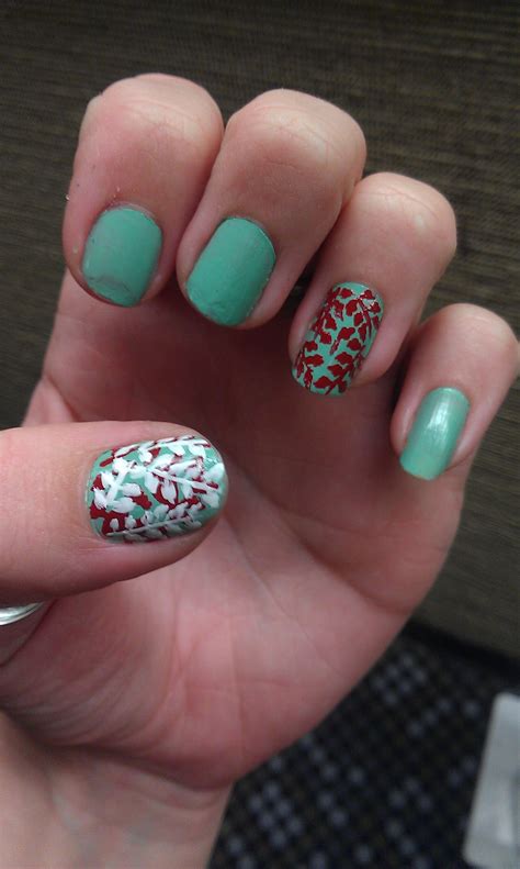Try a manicure like this one inspired by a print on a teacup. flower vines leaves nail art | My Nails | Pinterest