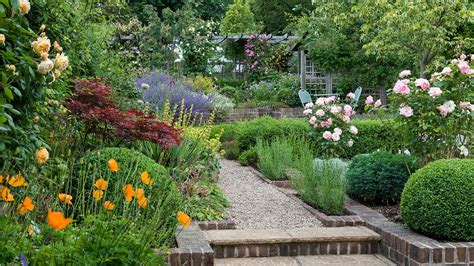 How To Make An English Cottage Garden Grow Beautifully
