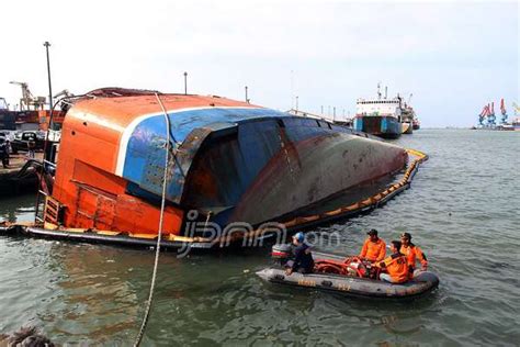 Kapal Roro Tenggelam Di Tanjung Priok