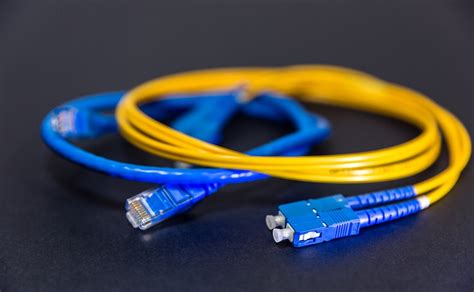 Pasalnya, kabel jaringan tersebut memiliki kecepatan akses yang tinggi sehingga banyak digunakan sebagai saluran komunikasi. Sekilas Tentang Kabel Jaringan Fiber Optik - Immersa Lab