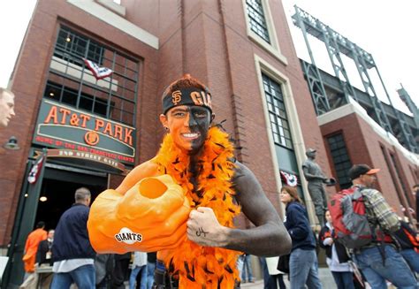 World Series Fans Dress Up For Their Favorite Giants The New York Times