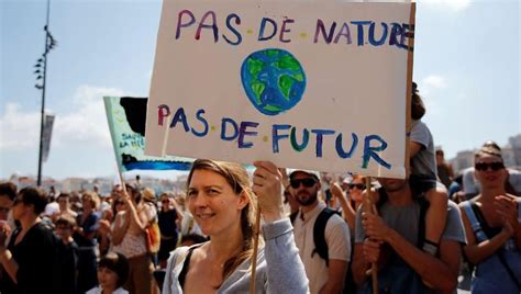 Marche Pour Le Climat En Mayenne Porteront Ils Des Gilets Verts France Bleu