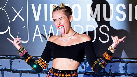 Miley Cyrus Snl Promo Pop Starlet Touches On Vmas In Clips Variety