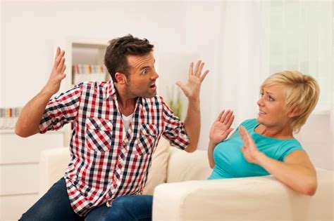 Free Photo Man Screaming On His Wife During Argument At Home