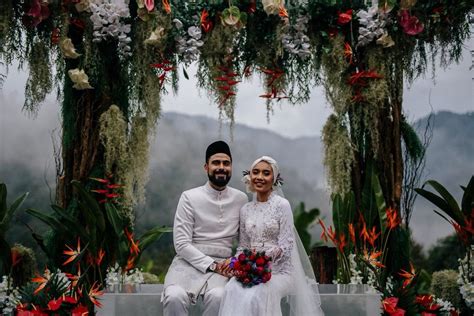 Yunalis mat zara'ai or better known as yuna has officially tied the knot to her fiancée, director adam sinclair (who's also the brother of ashraf and aishah sinclair) last friday at a cozy solemnisation ceremony in puncak rimba, bentong, pahang. Yuna dan Adam Sah Bergelar Suami Isteri - Bulletin Media
