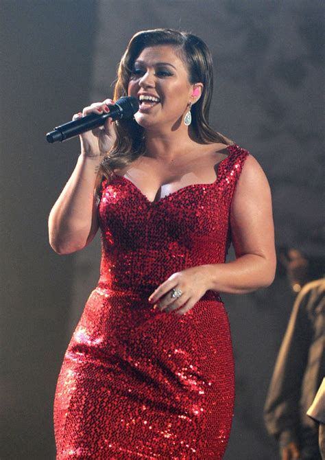 Kelly Clarkson Performs Mr Know It All At The 2011 American Music Awards
